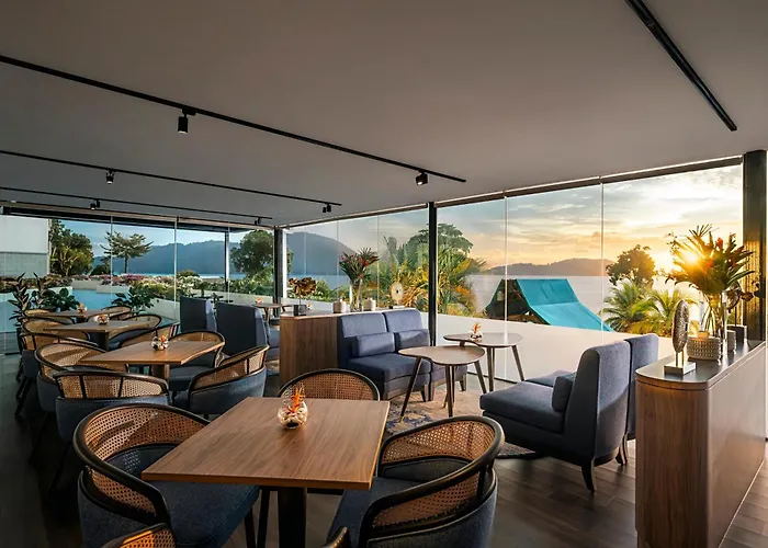 Doubletree By Hilton Damai Laut