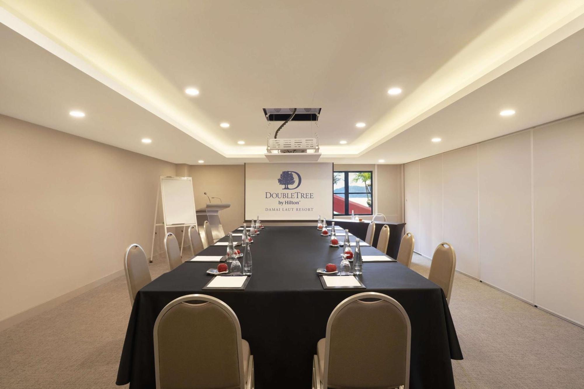Resor Doubletree By Hilton Damai Laut